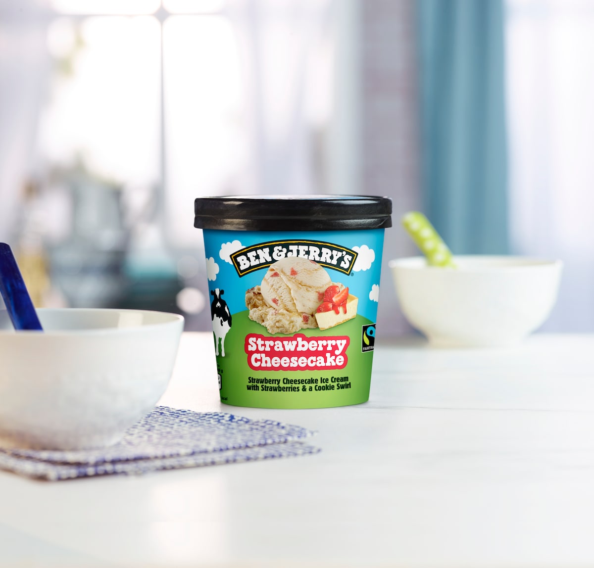 Strawberry Cheesecake Glace  - Pint 3 / 4