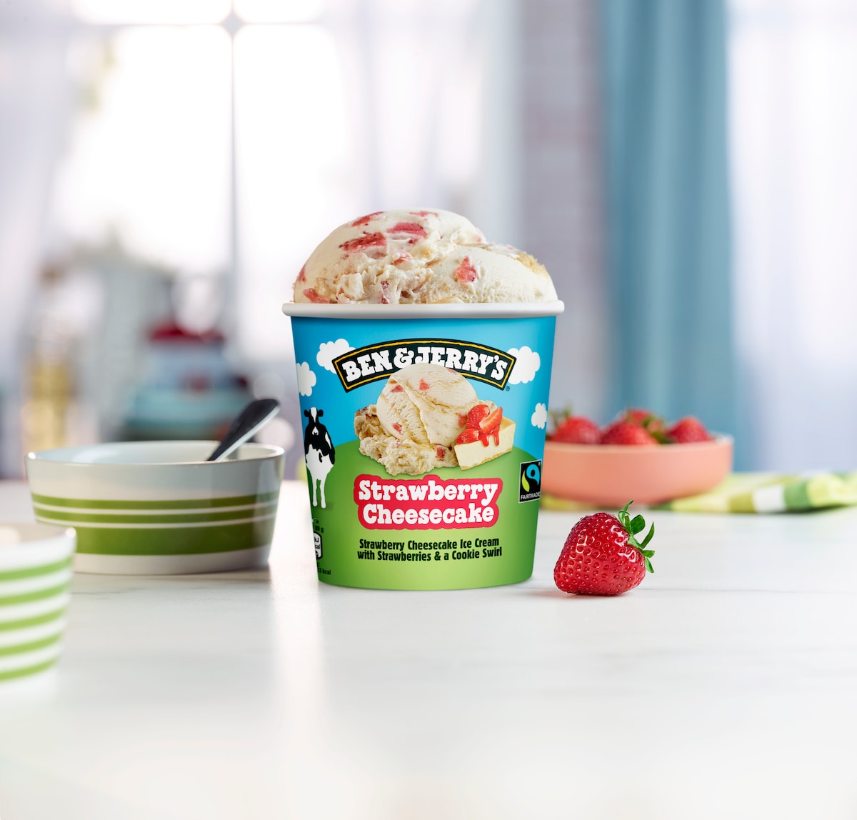 Strawberry Cheesecake Glace  - Pint 4 / 4